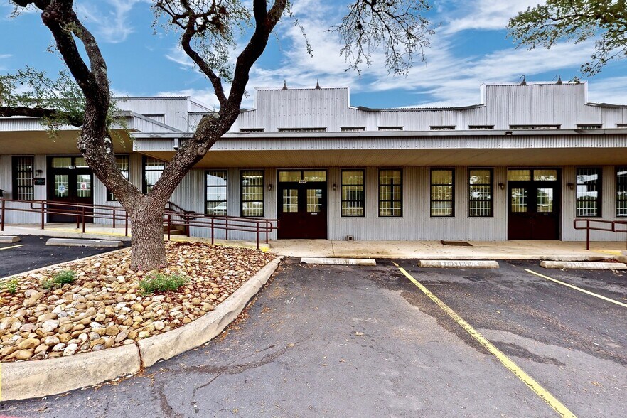 Primary Photo Of 21232 Gathering Oak, San Antonio Medical For Lease