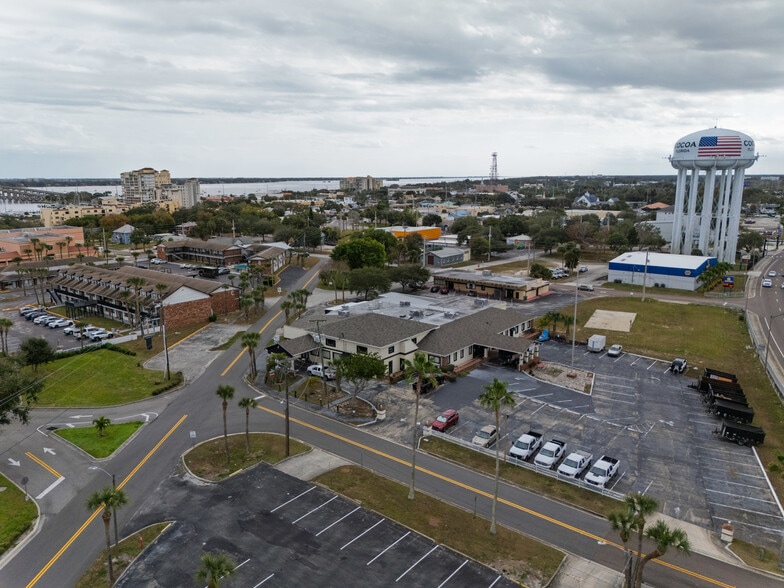 More Photos Of 300 N Cocoa Blvd, Cocoa Restaurant For Lease