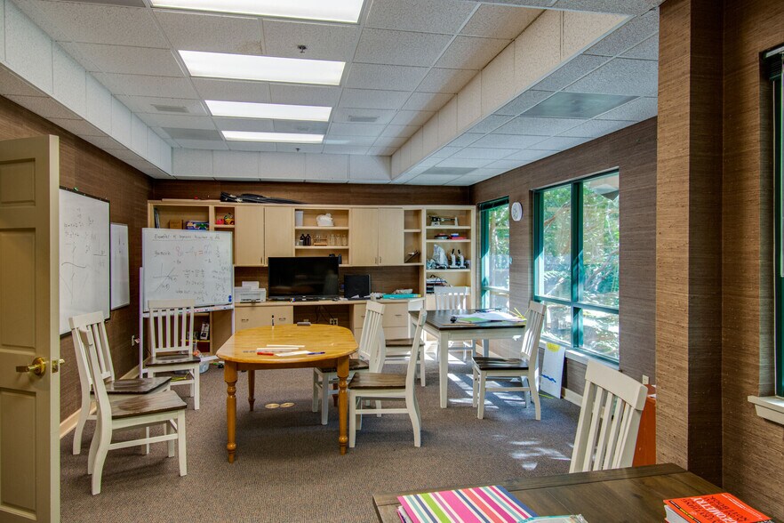 More Photos Of 5 Dunmore Ct, Hilton Head Office Residential For Sale