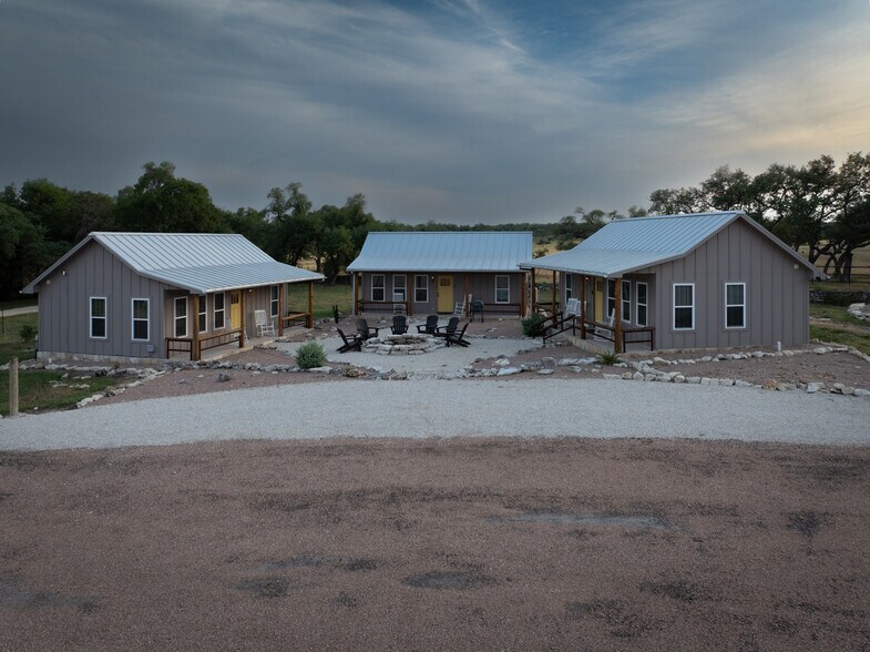 More Photos Of 3607 Lone Man Mountain Rd, Wimberley Hotel For Sale
