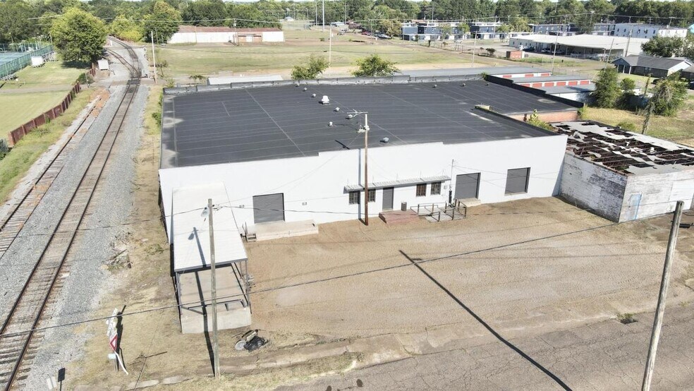 More Photos Of 803 9th St S, Columbus Warehouse For Lease