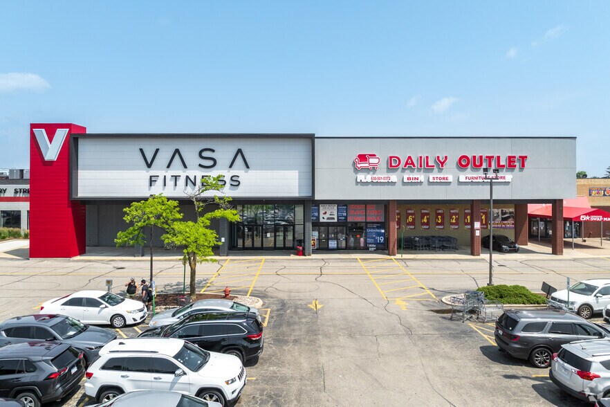 More Photos Of 202-300 W North Ave, Villa Park Unknown For Lease