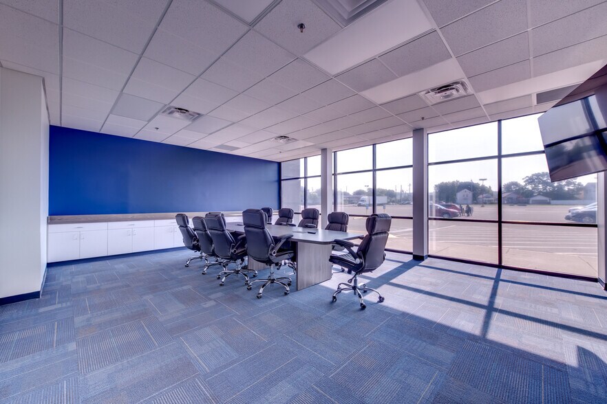 More Photos Of 4101 Winston Ave, Covington Flex For Lease