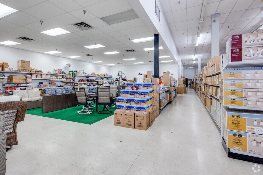 More Photos Of 7802 S Orange Blossom Trl, Orlando General Retail For Lease