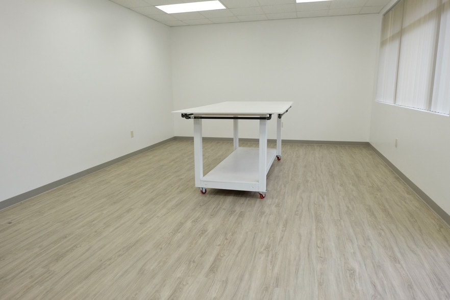 More Photos Of 173 Towerview Ct, Cary Flex For Lease