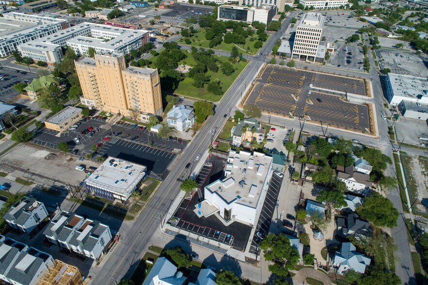More Photos Of 222 W Cypress St, San Antonio Medical For Lease