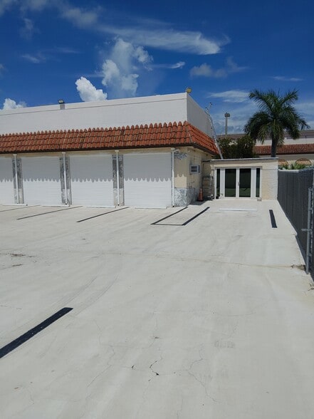 More Photos Of 880 NW 1st Ave, Boca Raton Light Manufacturing For Lease