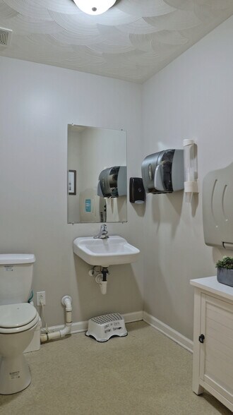 More Photos Of 301 Bolling St, Radford Religious Facility For Sale