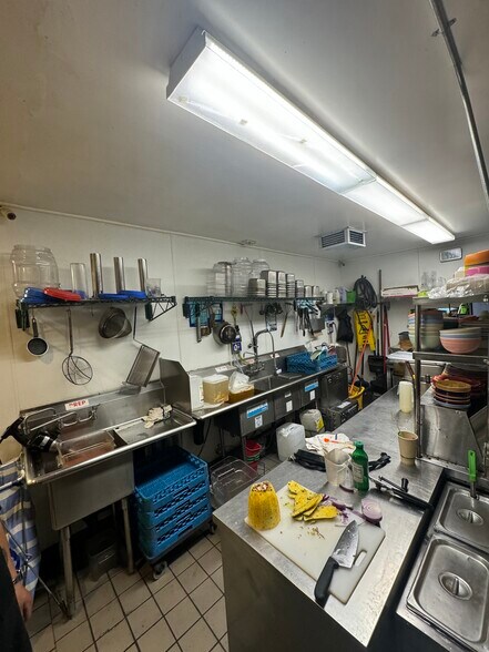 More Photos Of 7257-7257 1/2 Melrose Ave, Los Angeles Storefront Retail Office For Lease