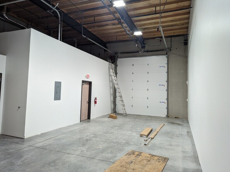 More Photos Of 6923 NW Friberg Strunk St, Camas Unknown For Lease