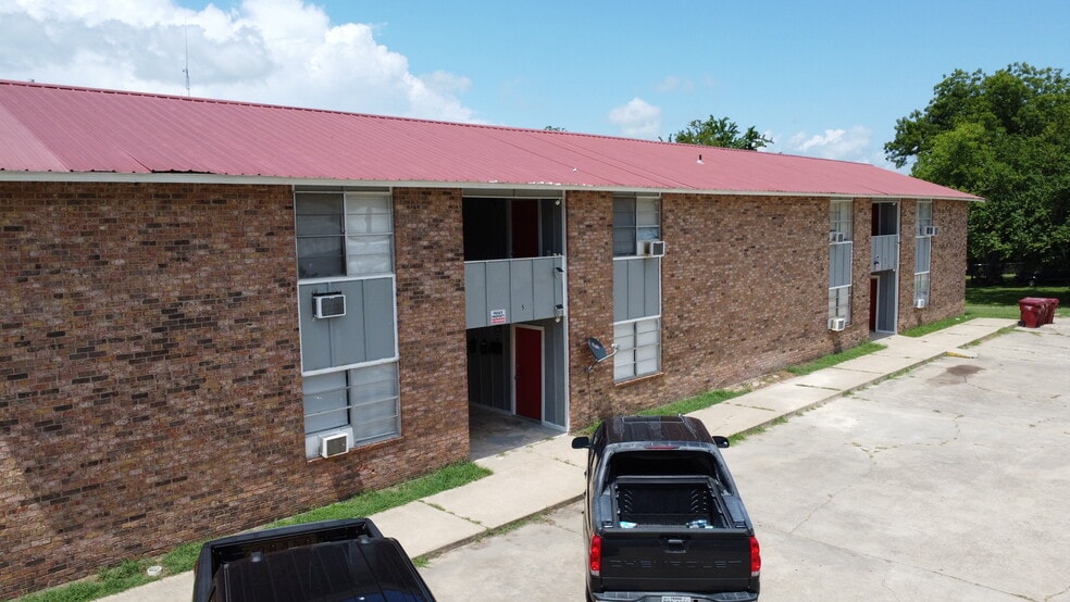 More Photos Of 800 W Washington St, Clarksville Apartments For Sale