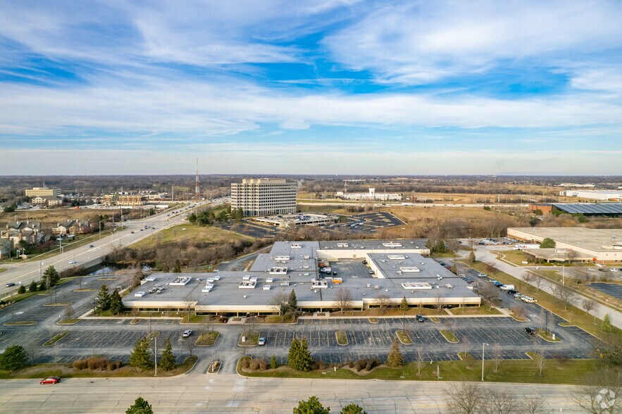 More Photos Of 50 E Commerce Dr, Schaumburg Light Distribution For Lease