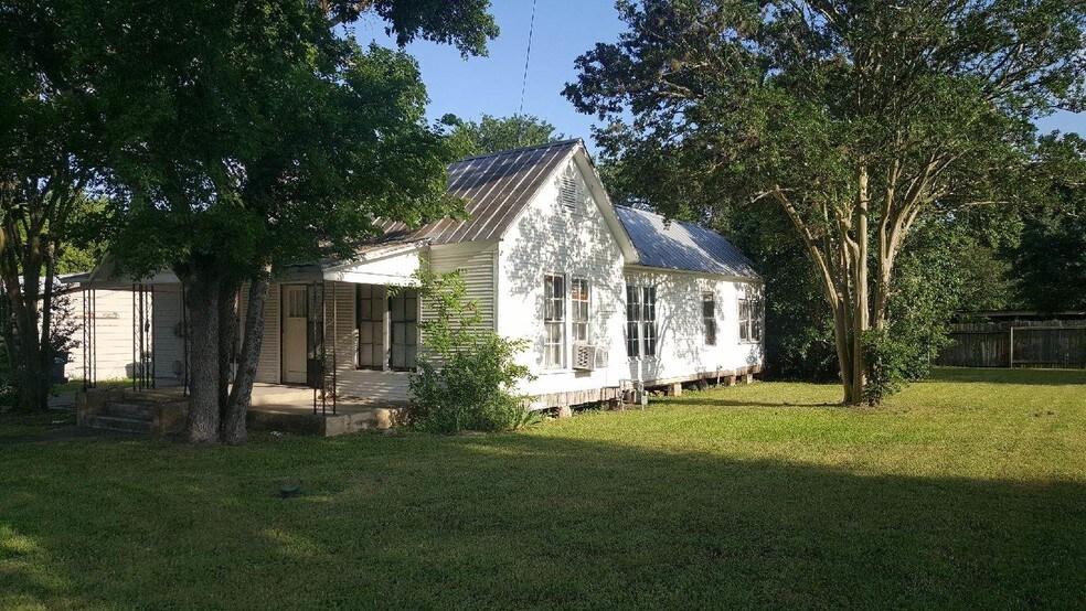 More Photos Of 601 W Center St, Kyle Coworking Space