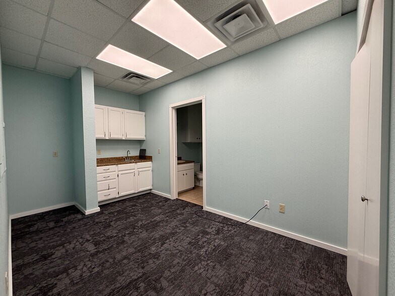 More Photos Of 3625 W Main St, Norman Office For Sale