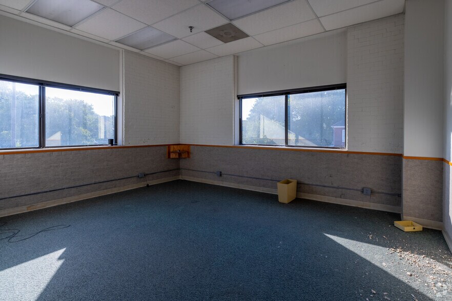 More Photos Of 707 E B St, Belleville Warehouse For Sale