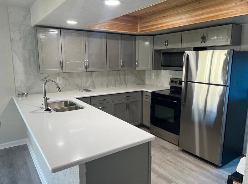 More Photos Of 4015 SE 19th Ave, Cape Coral Apartments For Sale