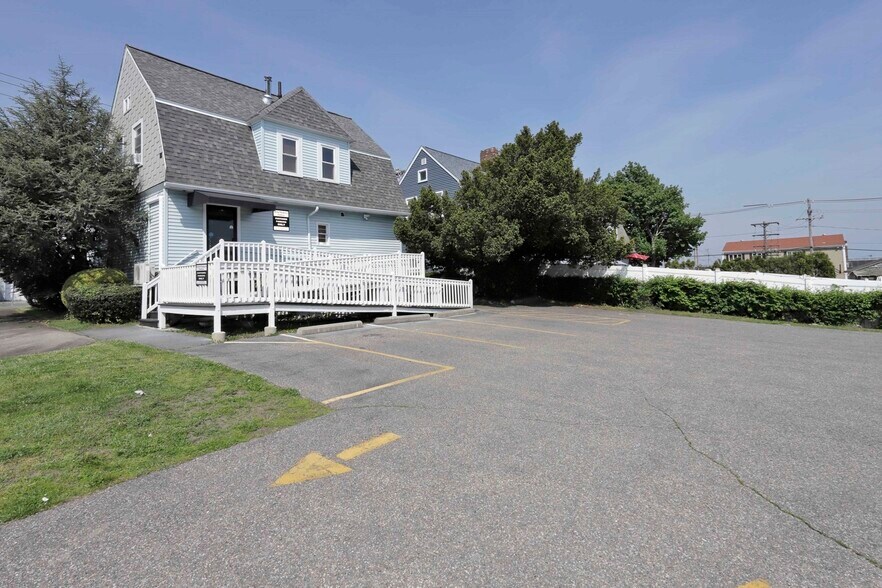 More Photos Of 66 Rockdale Ave, New Bedford Office For Sale