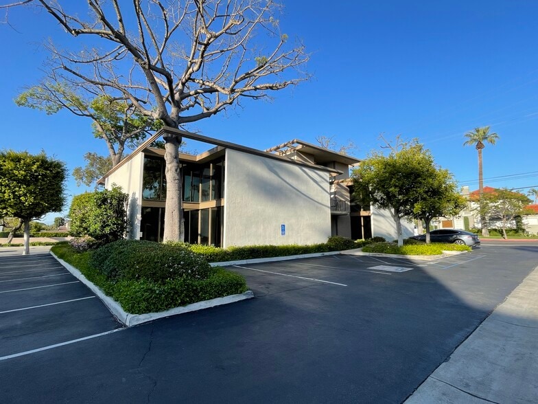 More Photos Of 850 E Chapman Ave, Orange Loft Creative Space For Lease