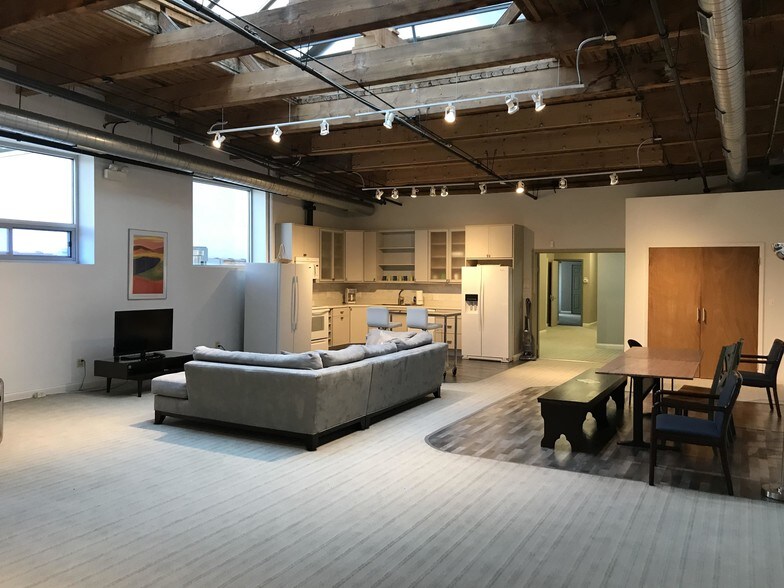 More Photos Of 1700 S Michigan Ave, Chicago Office For Sale