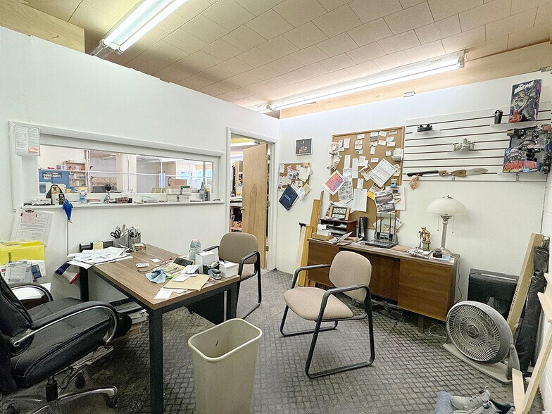 More Photos Of 1801 Wood St, Elkhart Storefront For Sale