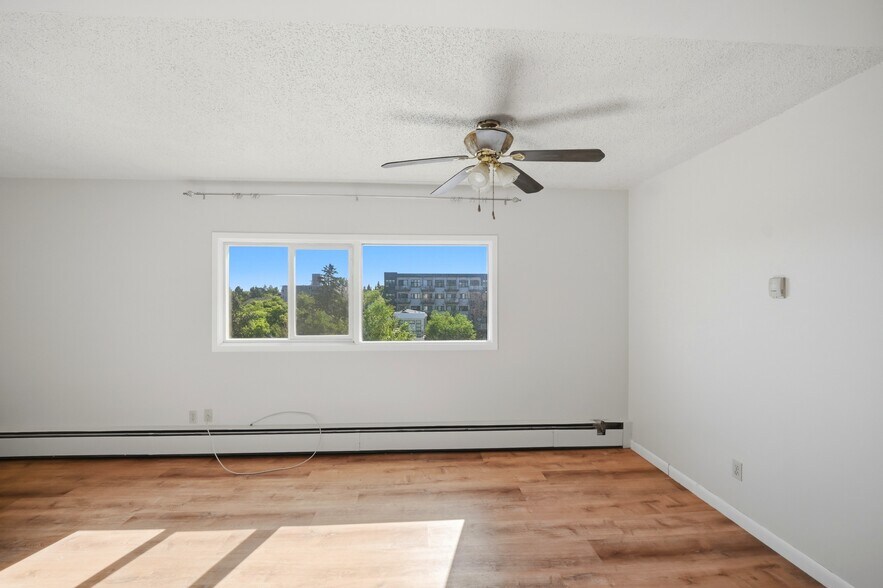 More Photos Of 1812 26th Ave SW, Calgary Apartments For Sale