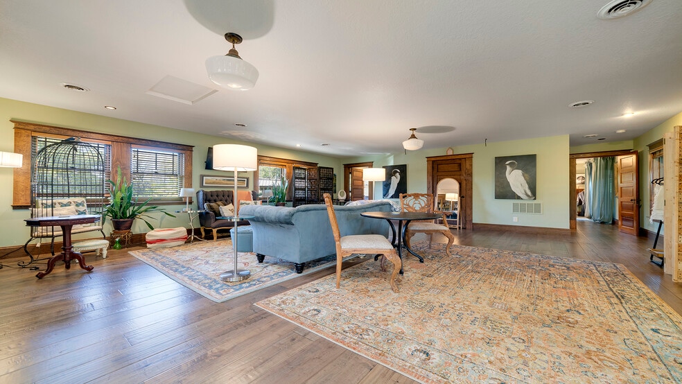 More Photos Of 409 N State St, Franklin Grove Hotel For Sale