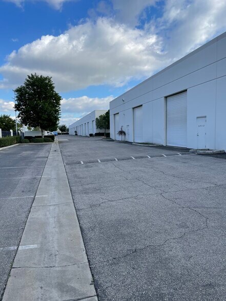 More Photos Of 290 W Orange Show Rd, San Bernardino Warehouse For Sale