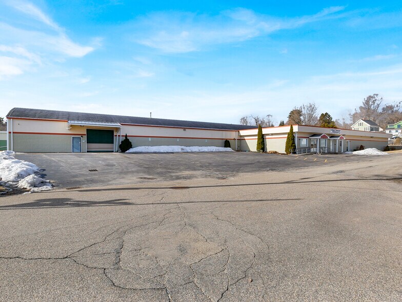 More Photos Of 16 Swamscott St, Newfields Warehouse For Lease