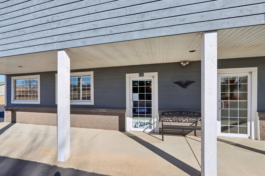 More Photos Of 680 Enterprise Dr, Lake Mills Freestanding For Lease