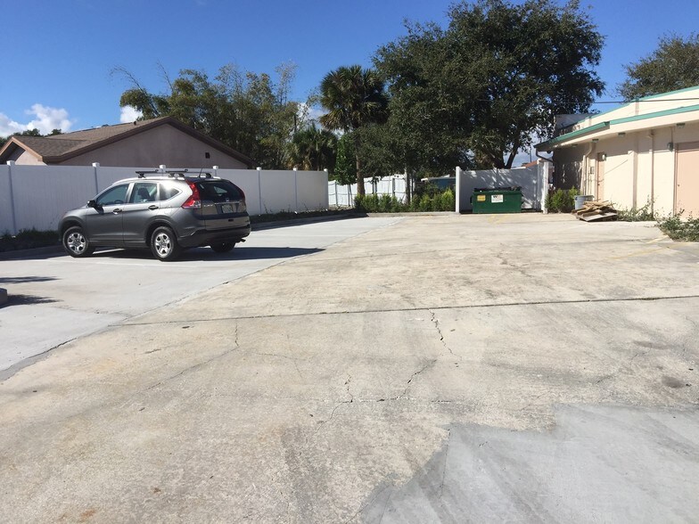 More Photos Of 500 N Harbor City Blvd, Melbourne General Retail For Lease