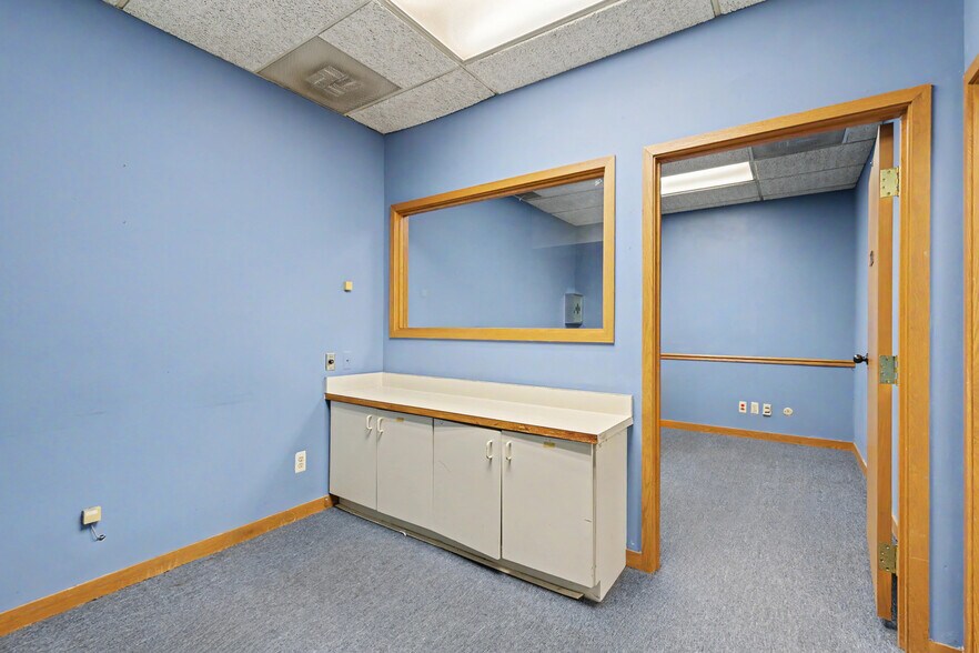 More Photos Of 22976 Outer Dr, Dearborn Flex For Lease