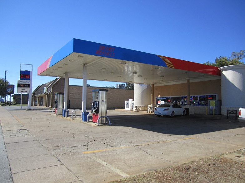 Primary Photo Of 1811 S Broadway Ave, Tyler Convenience Store For Sale