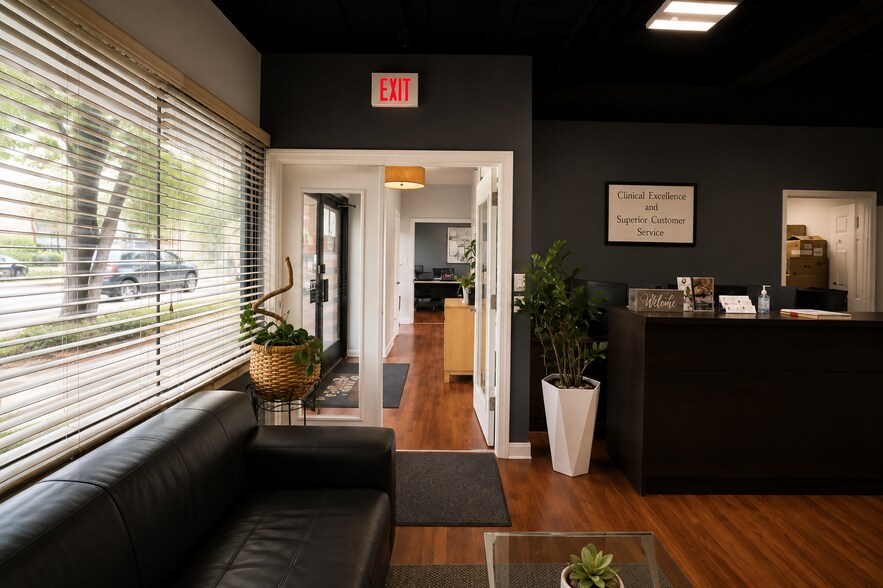 More Photos Of 935 N Plum Grove Rd, Schaumburg Office For Sale