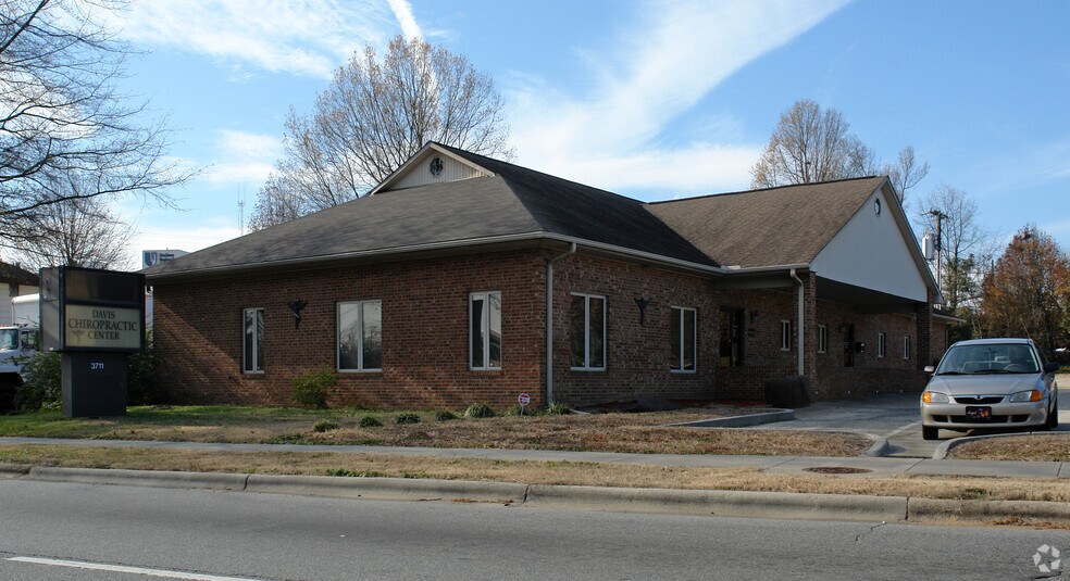 Primary Photo Of 3711 N Roxboro St, Durham Medical For Lease
