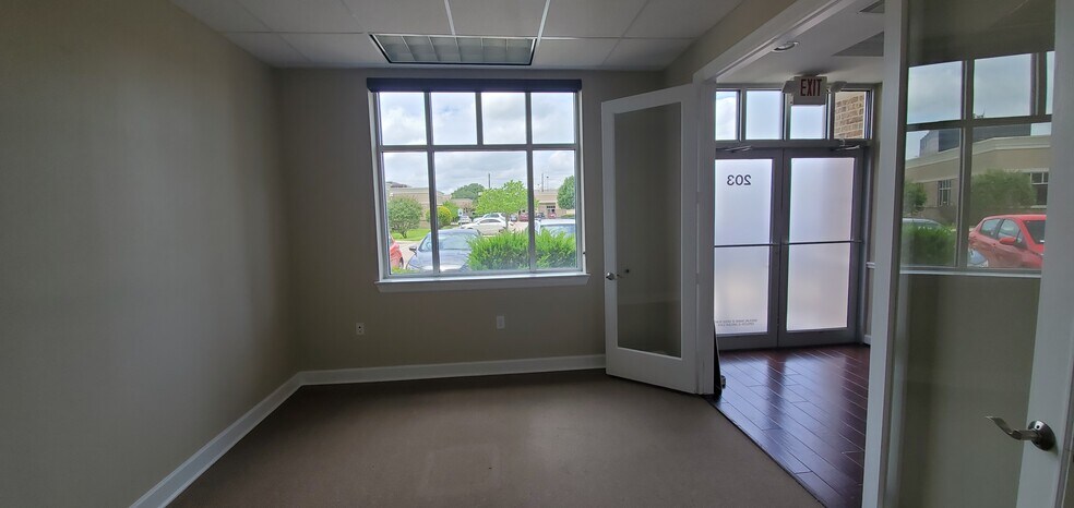 More Photos Of 16000 Park Ten Pl, Houston Medical For Sale
