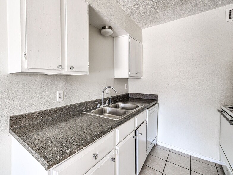 More Photos Of 7404 Lyrewood Ln, Oklahoma City Apartments For Sale