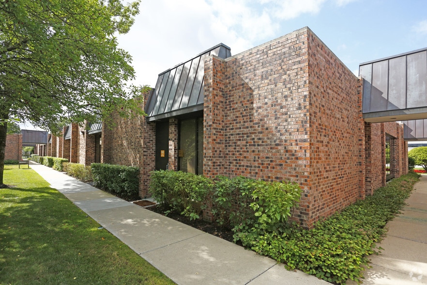 More Photos Of 333 Skokie Blvd, Northbrook Medical For Lease