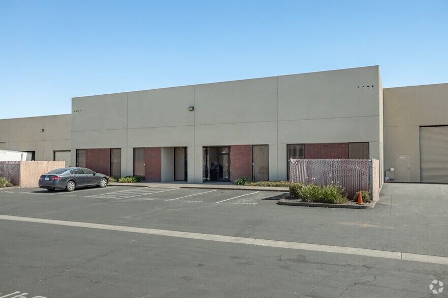 More Photos Of 2501-2511 Del Monte St, West Sacramento Warehouse For Lease