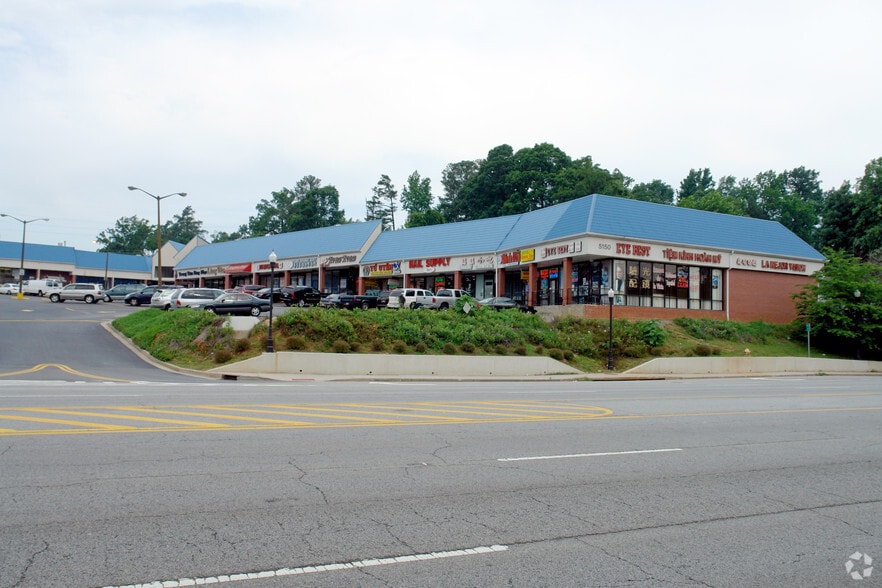 More Photos Of 5150 Buford Hwy NE, Doraville Storefront For Lease