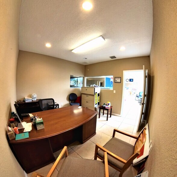 More Photos Of 126 N Us-27/441, Lady Lake Office For Lease