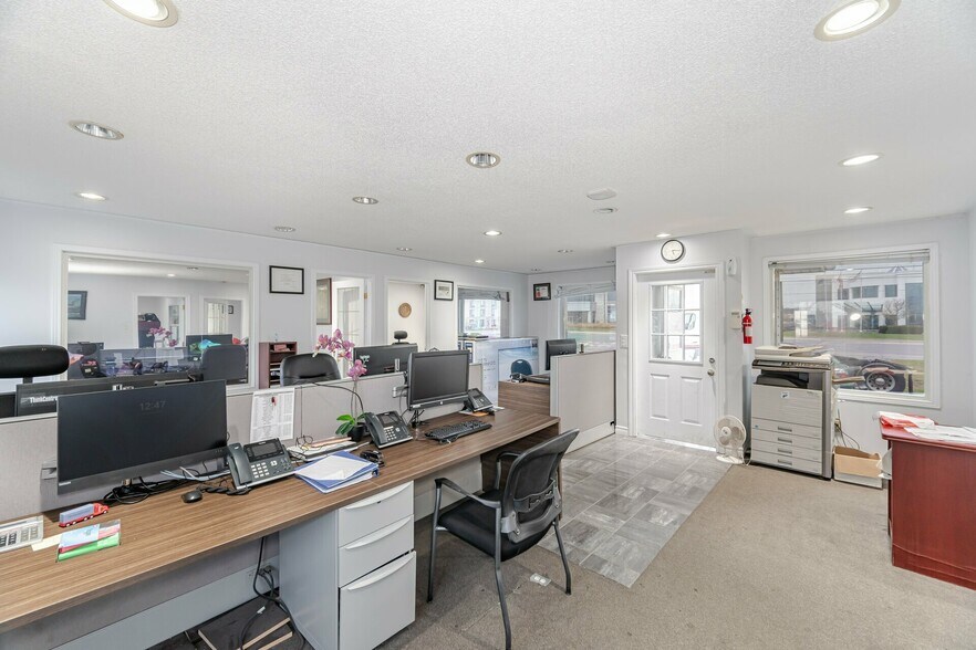 More Photos Of 140 Derry Rd E, Mississauga Office For Sale
