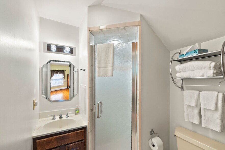 More Photos Of 40 Hospital Rd, Gettysburg Hotel For Sale