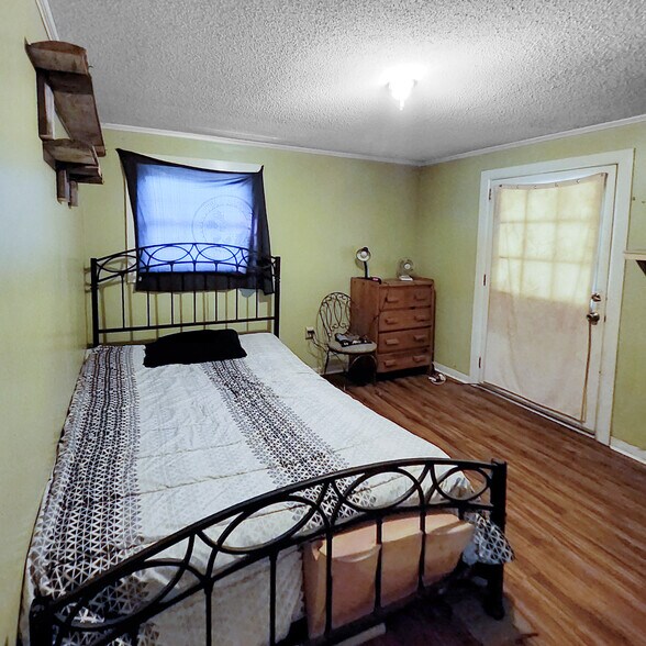 More Photos Of 1201 Crescent St, Summerton Apartments For Sale