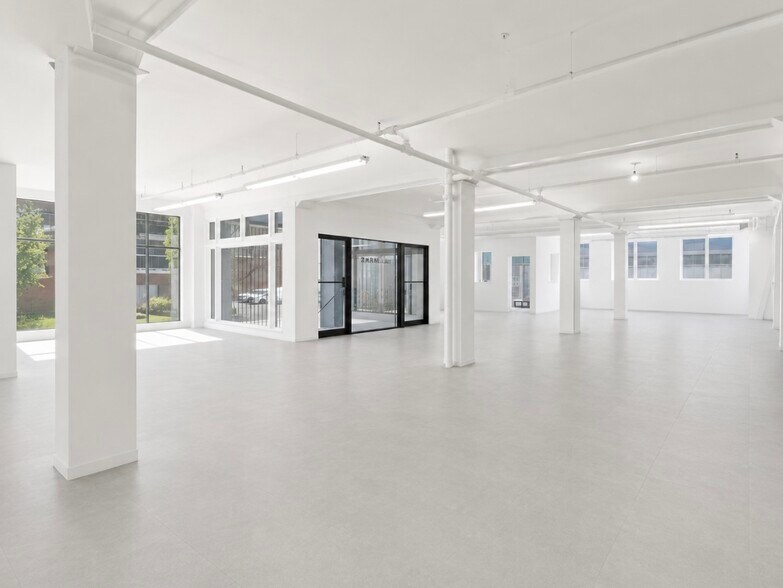 More Photos Of 10-14 Mccaul St, Toronto Office For Lease