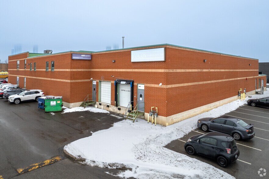 More Photos Of 120 Jevlan Dr, Vaughan Warehouse For Lease