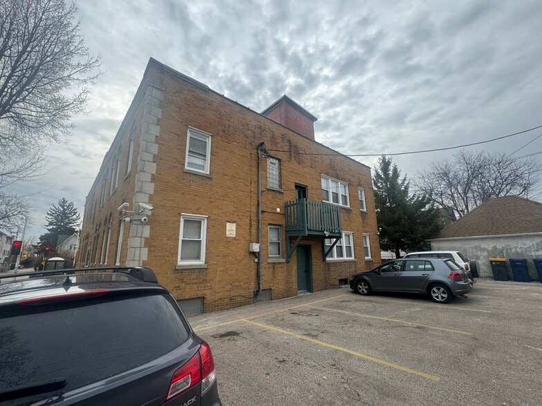 More Photos Of 1027 E Center St, Milwaukee Apartments For Sale