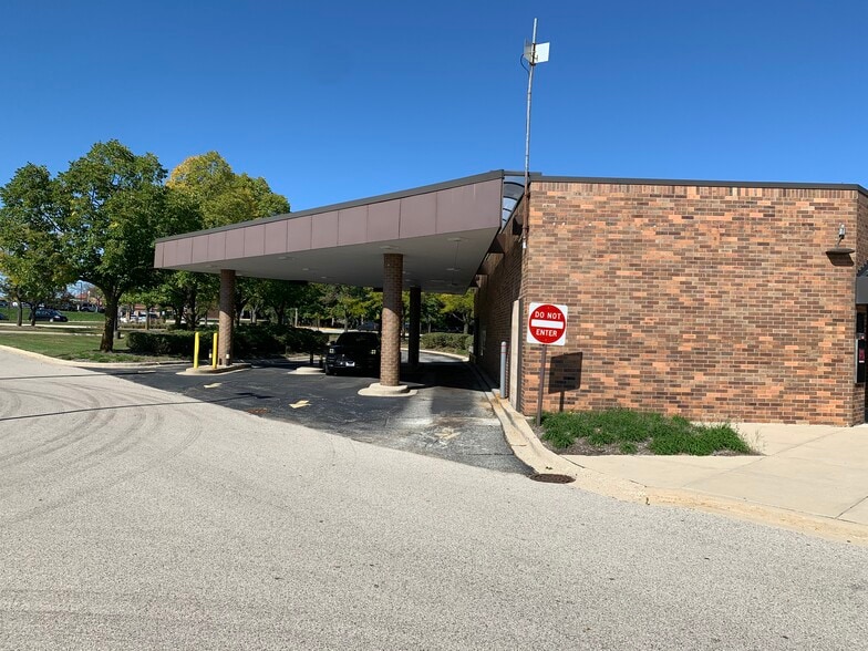 Primary Photo Of 1355 W Dundee Rd, Buffalo Grove Bank For Lease
