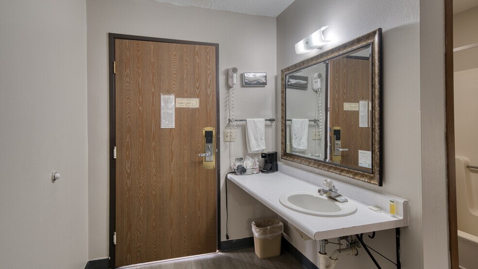 More Photos Of 2600 Whitewood Service Rd, Sturgis Hotel For Sale
