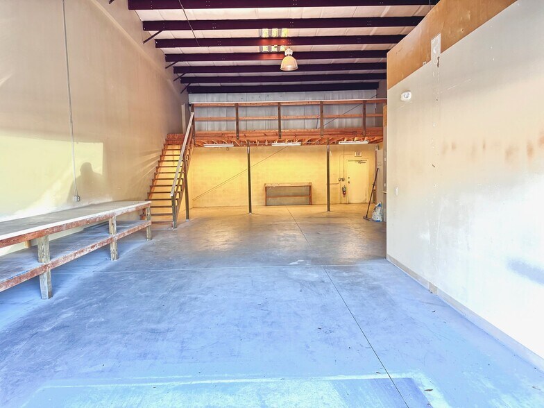 More Photos Of 8270-8302 Blaikie Ct, Sarasota Warehouse For Lease