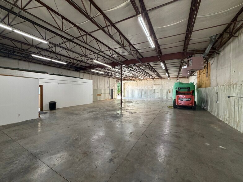 More Photos Of 9026 Sutton Pl, Hamilton Manufacturing For Sale